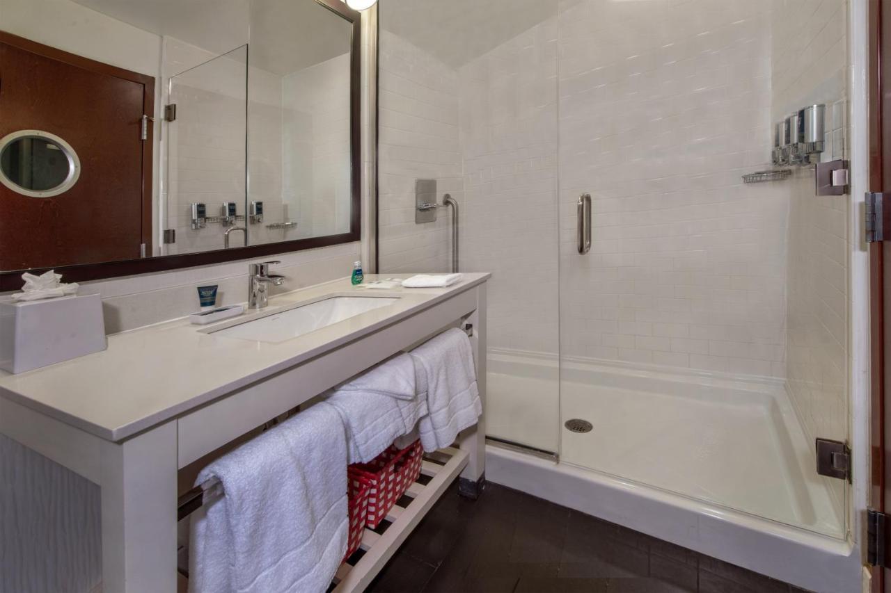 Four Points Center Hotel