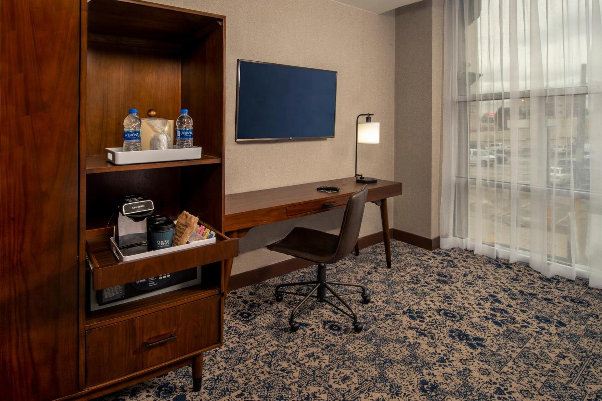 Hotel Four Points Center 4*