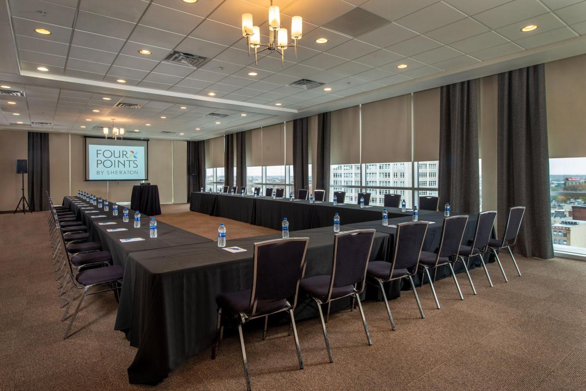 Four Points Center Hotel 4*