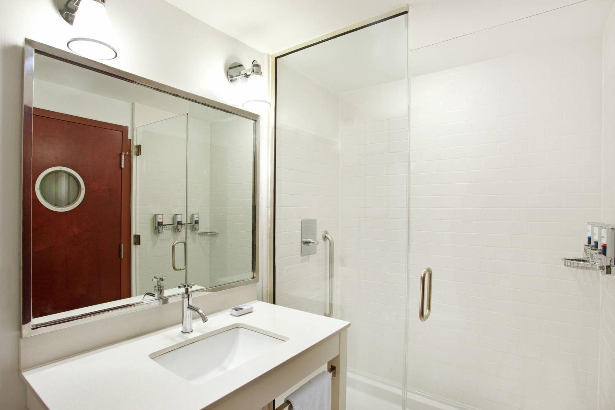 Hotel Four Points Center 4*