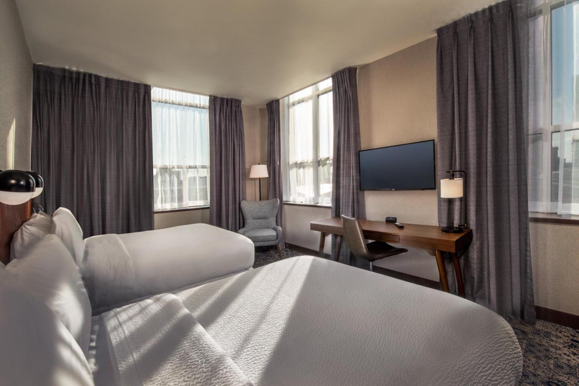 Four Points Center Hotel