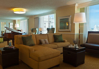 Four Points Center Hotel